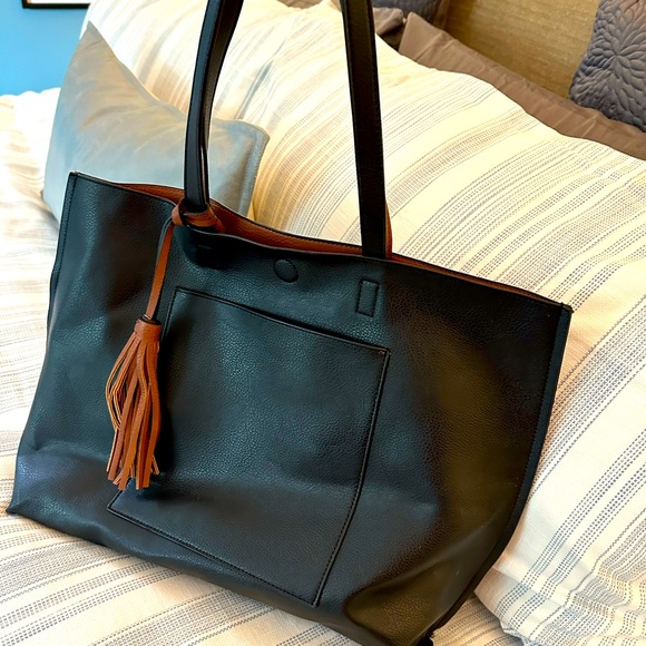 Lord & Taylor Handbags - MAKE AN OFFER! 🍁 Lord and Taylor two tone tote